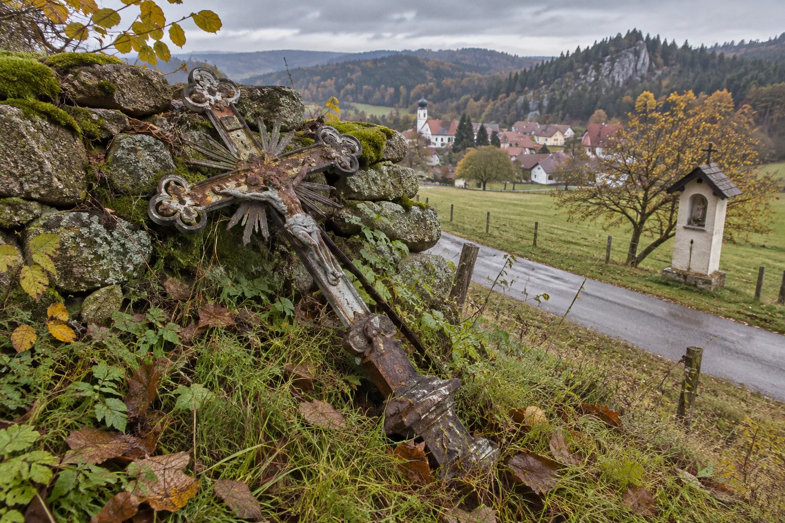 Alte Grabkreuze: Typische Fehler bei der Restaurierung